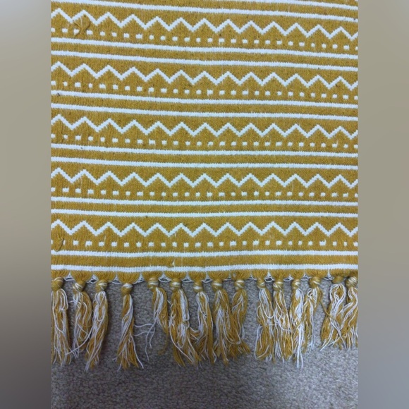 Urban86 Geometric Pattern Throw - Gold and Cream - Picture 10 of 11